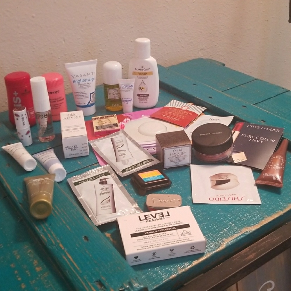 Beauty sample and make up lot